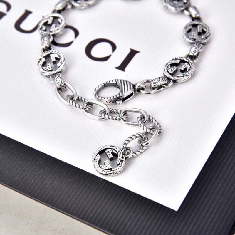 G*u*i bracelets
